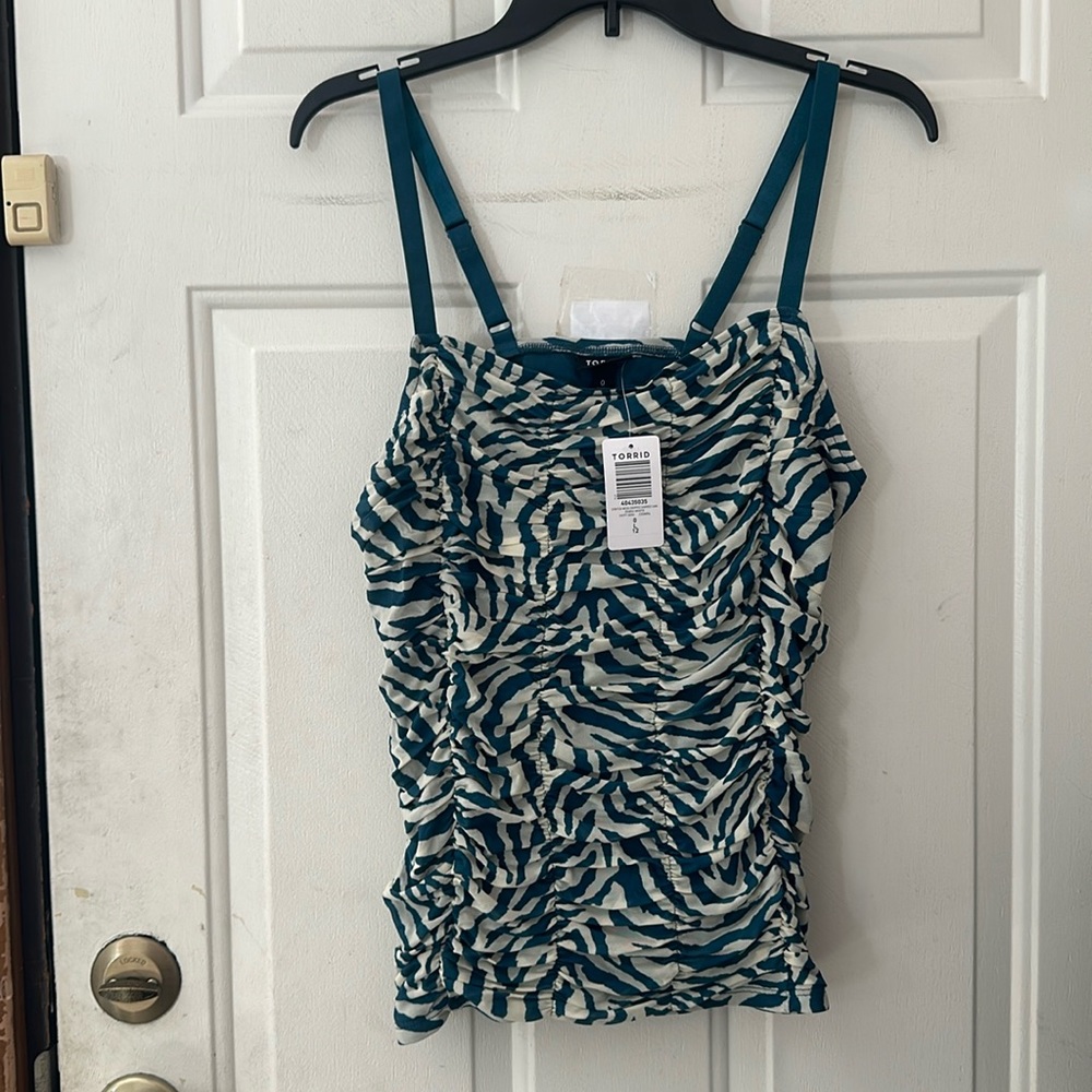TORRID Stretch Mesh Cropped Shirred Cami: ZEBRA (BLUE/WHITE: NWT: SIZE 0 (L)